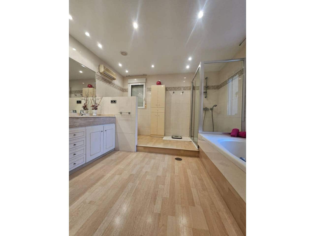 4 sypialnia Willa na sprzedaż w Miasto Alicante / Alacant z basenem garażem - 1 050 000 € (Ref: 8994553)