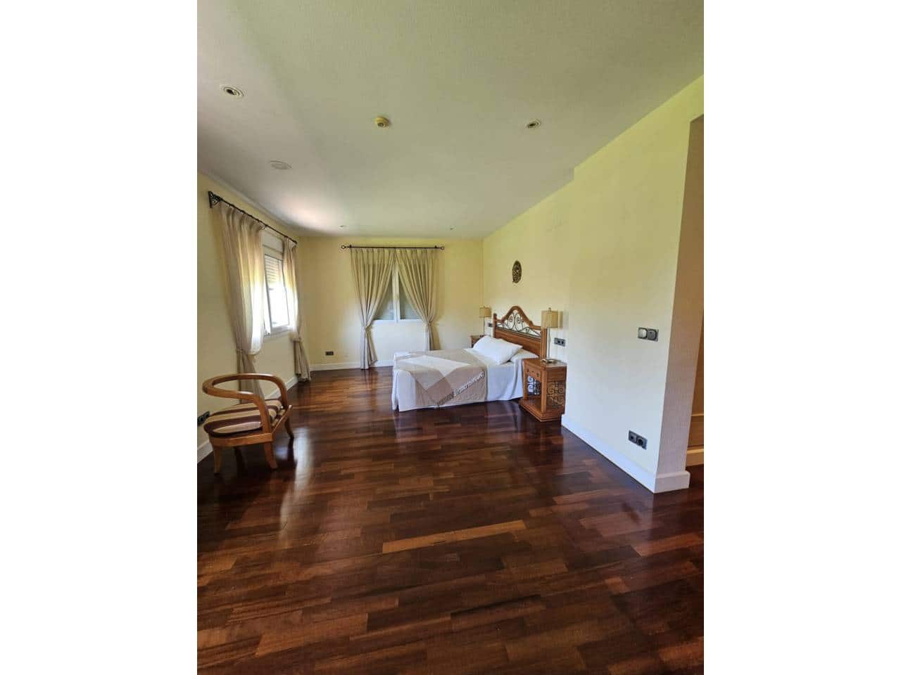 4 sypialnia Willa na sprzedaż w Miasto Alicante / Alacant z basenem garażem - 1 050 000 € (Ref: 8994553)