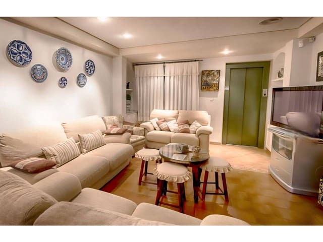 6 Zimmer Villa zu verkaufen in Elche / Elx mit Pool - 560.000 € (Ref: 9031131)