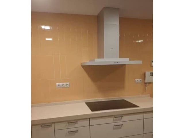 Appartement de 3 chambres à louer à Centro, Elche / Elx - 1 000 € (Ref: 9164390)