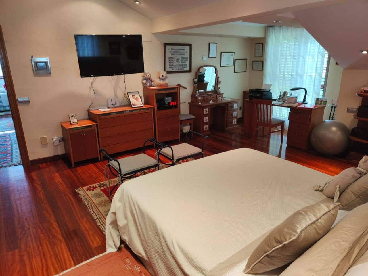 5 soveværelse Finca/Landehus til salg i Gijon med swimmingpool garage - € 900.000 (Ref: 9230726)