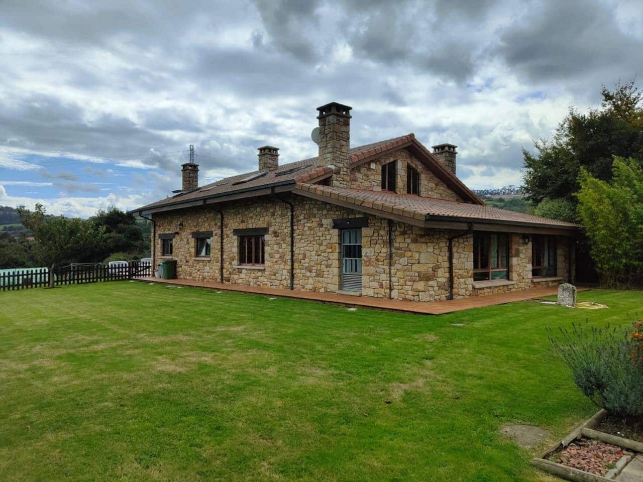 5 soveværelse Finca/Landehus til salg i Gijon med swimmingpool garage - € 900.000 (Ref: 9230726)