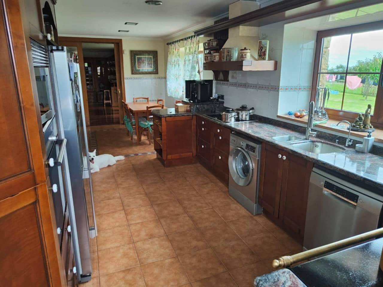 5 soveværelse Finca/Landehus til salg i Gijon med swimmingpool garage - € 900.000 (Ref: 9230726)