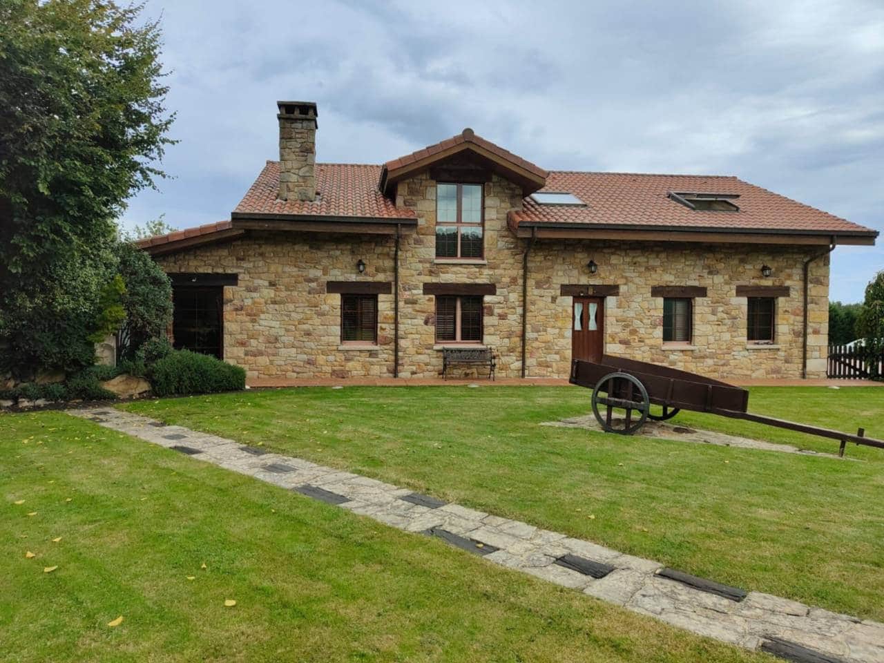 5 soveværelse Finca/Landehus til salg i Gijon med swimmingpool garage - € 900.000 (Ref: 9230726)