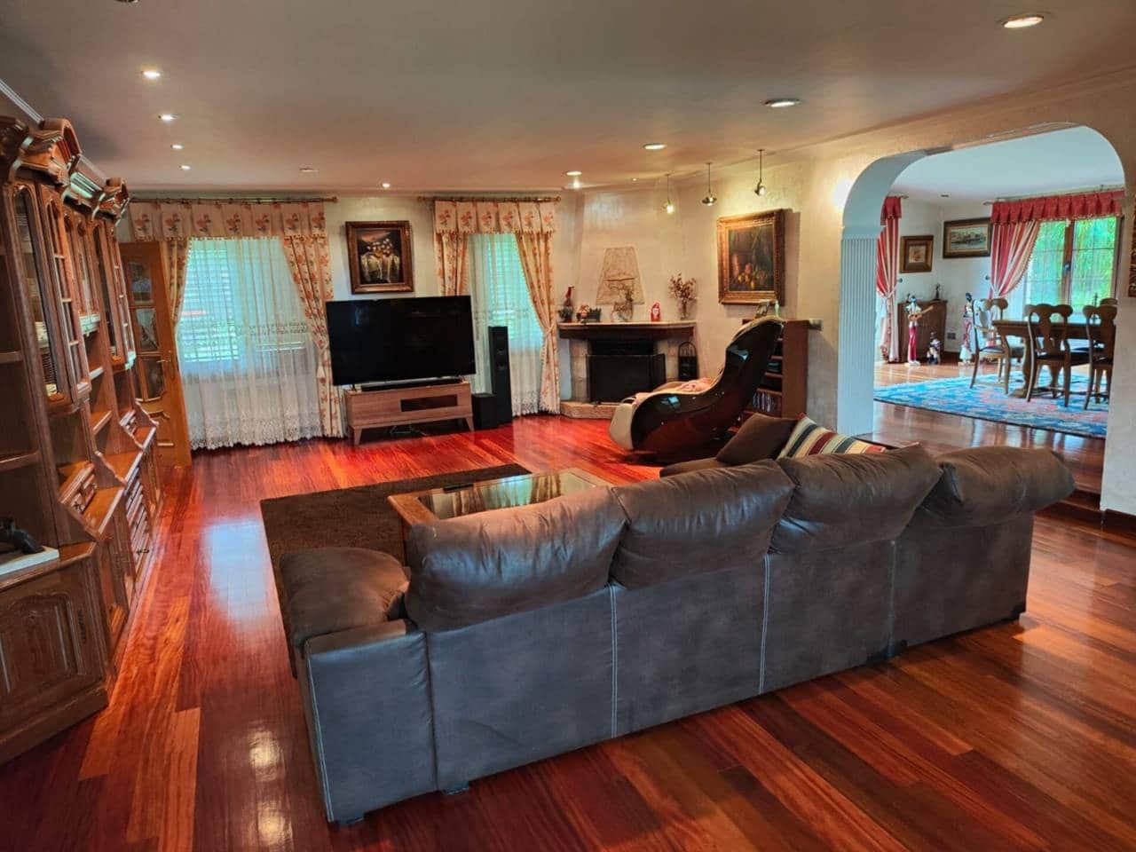 5 soveværelse Finca/Landehus til salg i Gijon med swimmingpool garage - € 900.000 (Ref: 9230726)