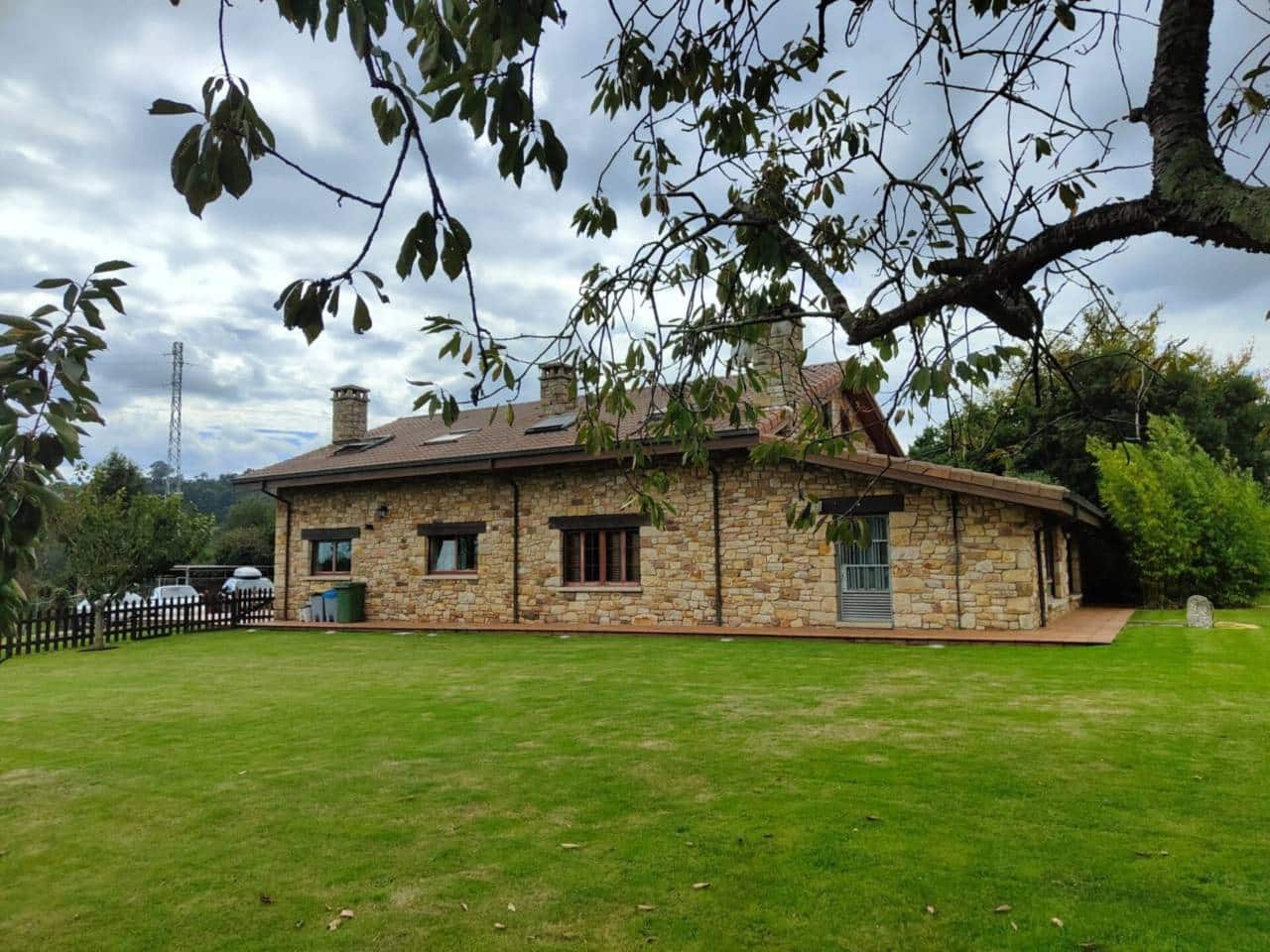 5 soveværelse Finca/Landehus til salg i Gijon med swimmingpool garage - € 900.000 (Ref: 9230726)