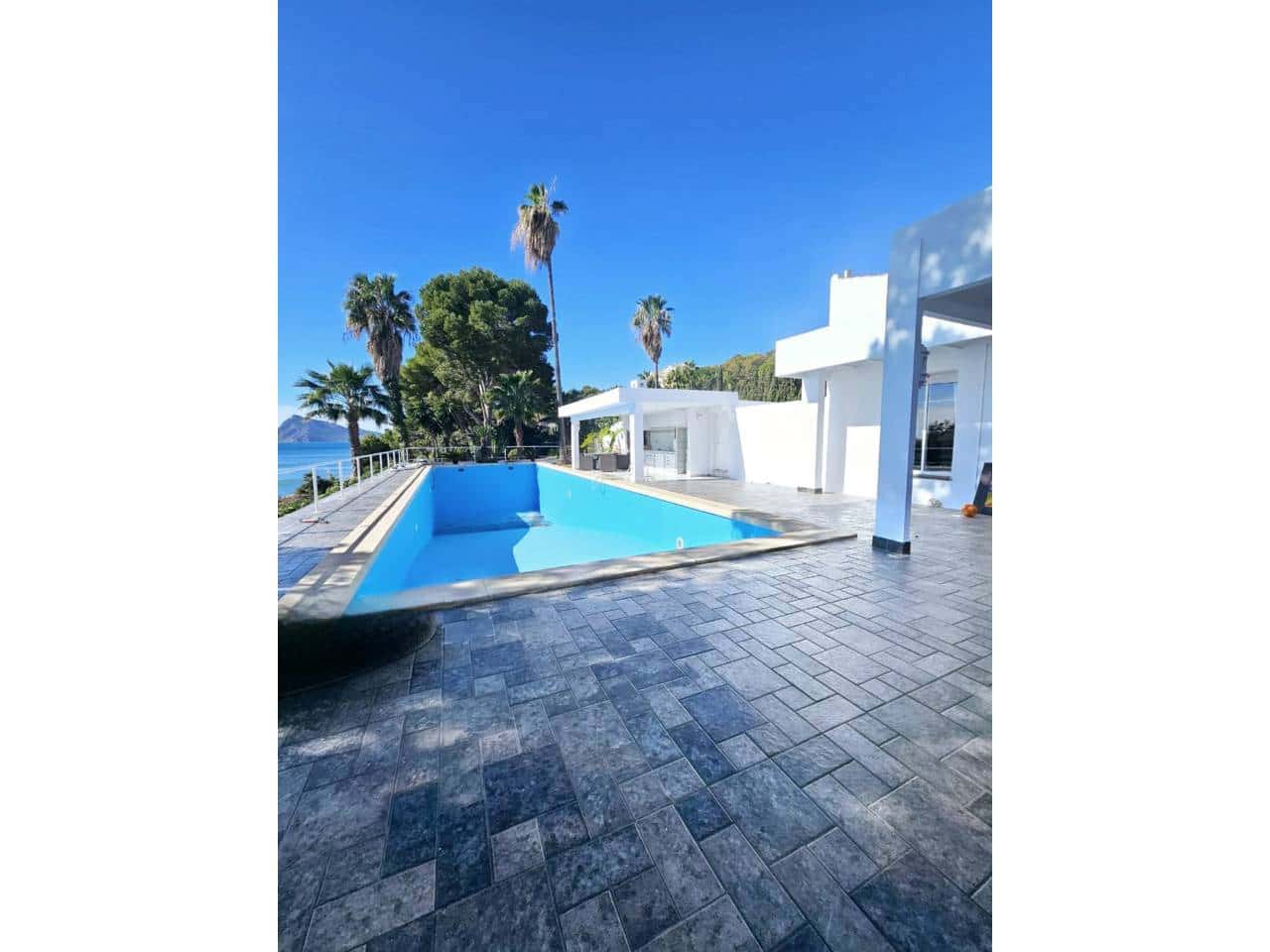 8 bedroom Villa for sale in Altea with pool garage - € 6,400,000 (Ref: 9755216)