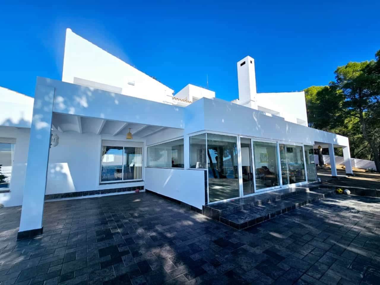 8 bedroom Villa for sale in Altea with pool garage - € 6,400,000 (Ref: 9755216)