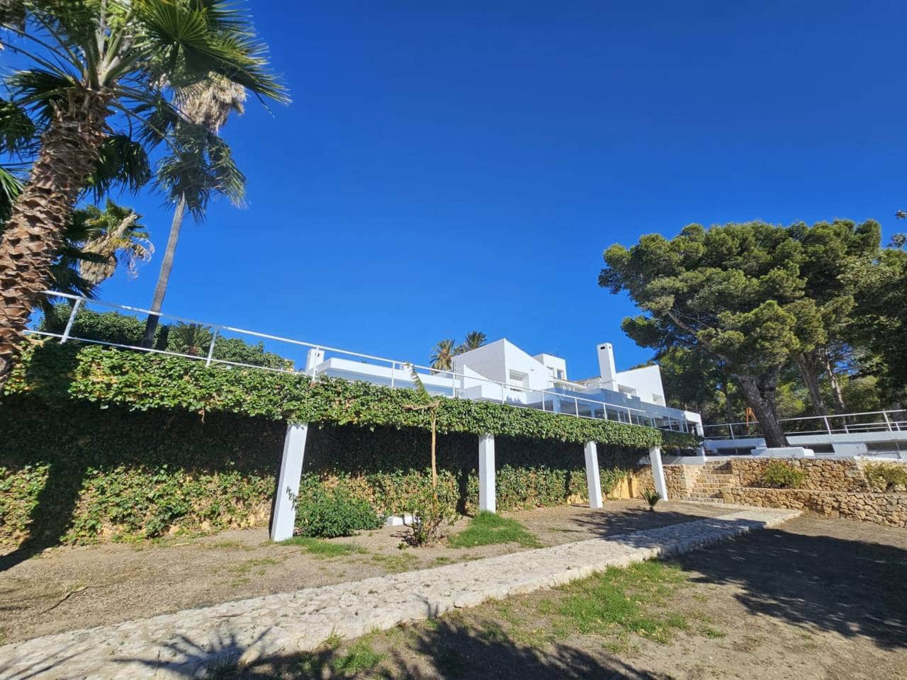 8 bedroom Villa for sale in Altea with pool garage - € 6,400,000 (Ref: 9755216)