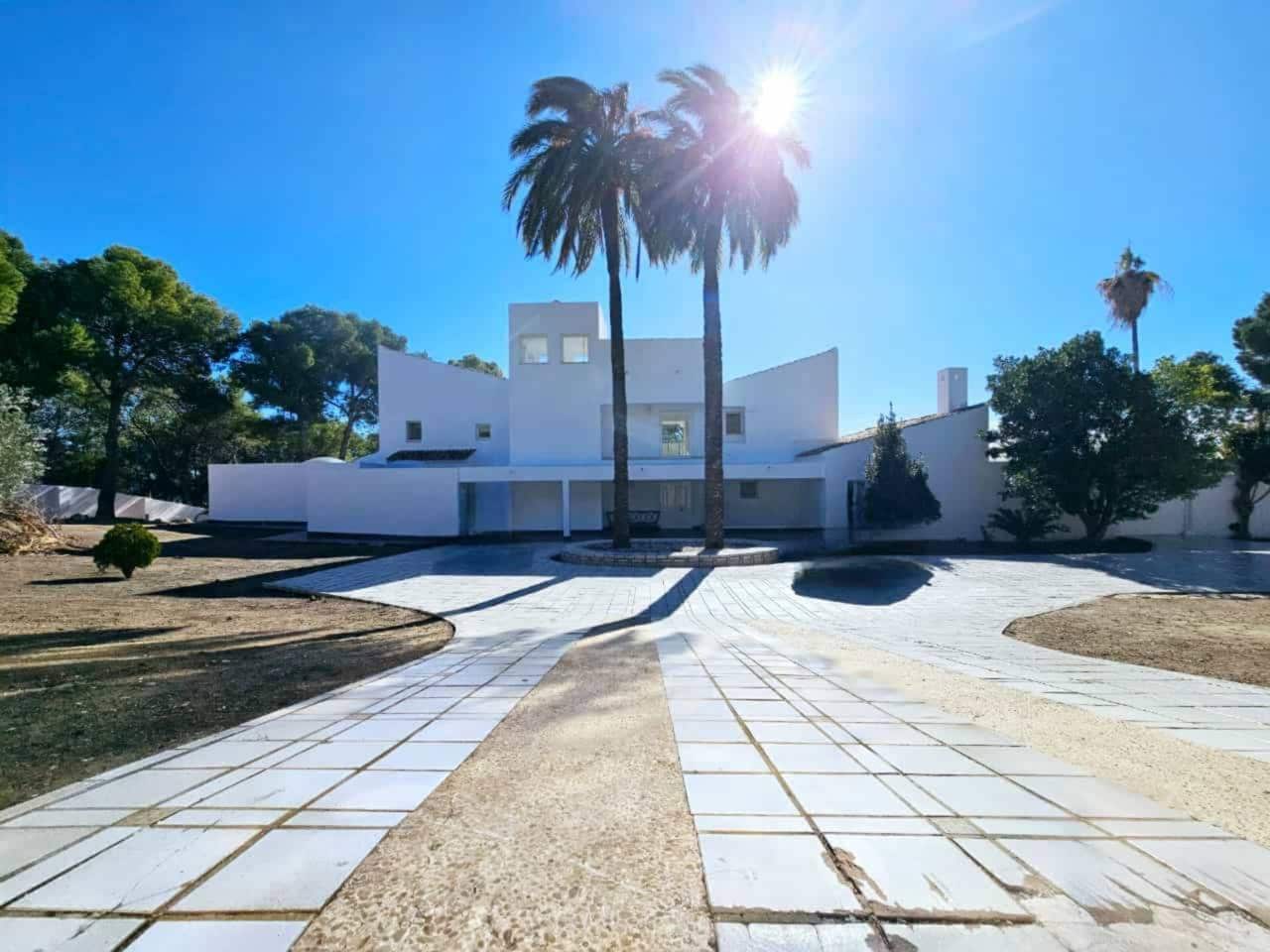 8 bedroom Villa for sale in Altea with pool garage - € 6,400,000 (Ref: 9755216)