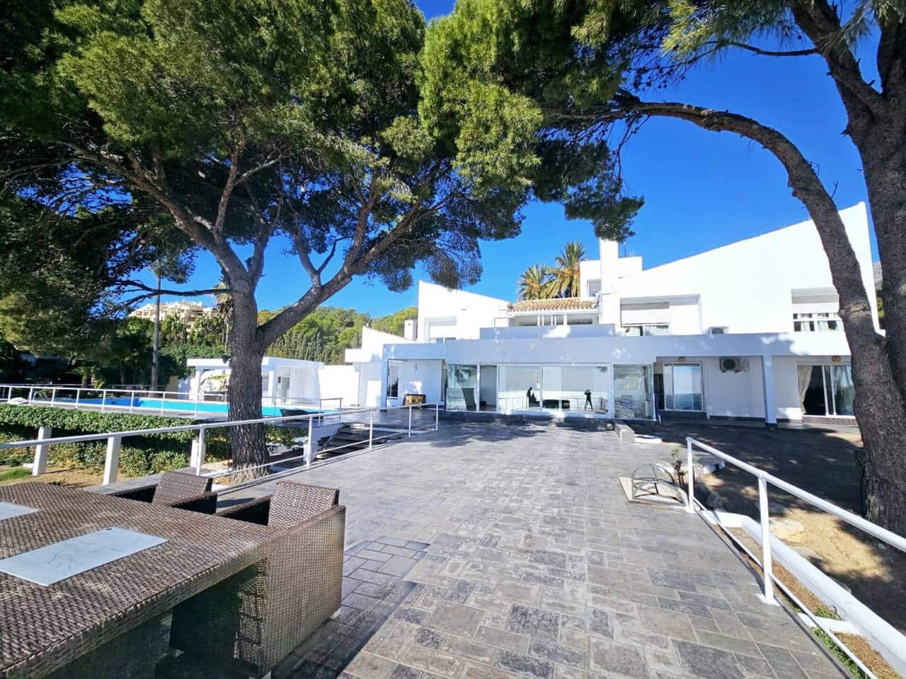 8 bedroom Villa for sale in Altea with pool garage - € 6,400,000 (Ref: 9755216)
