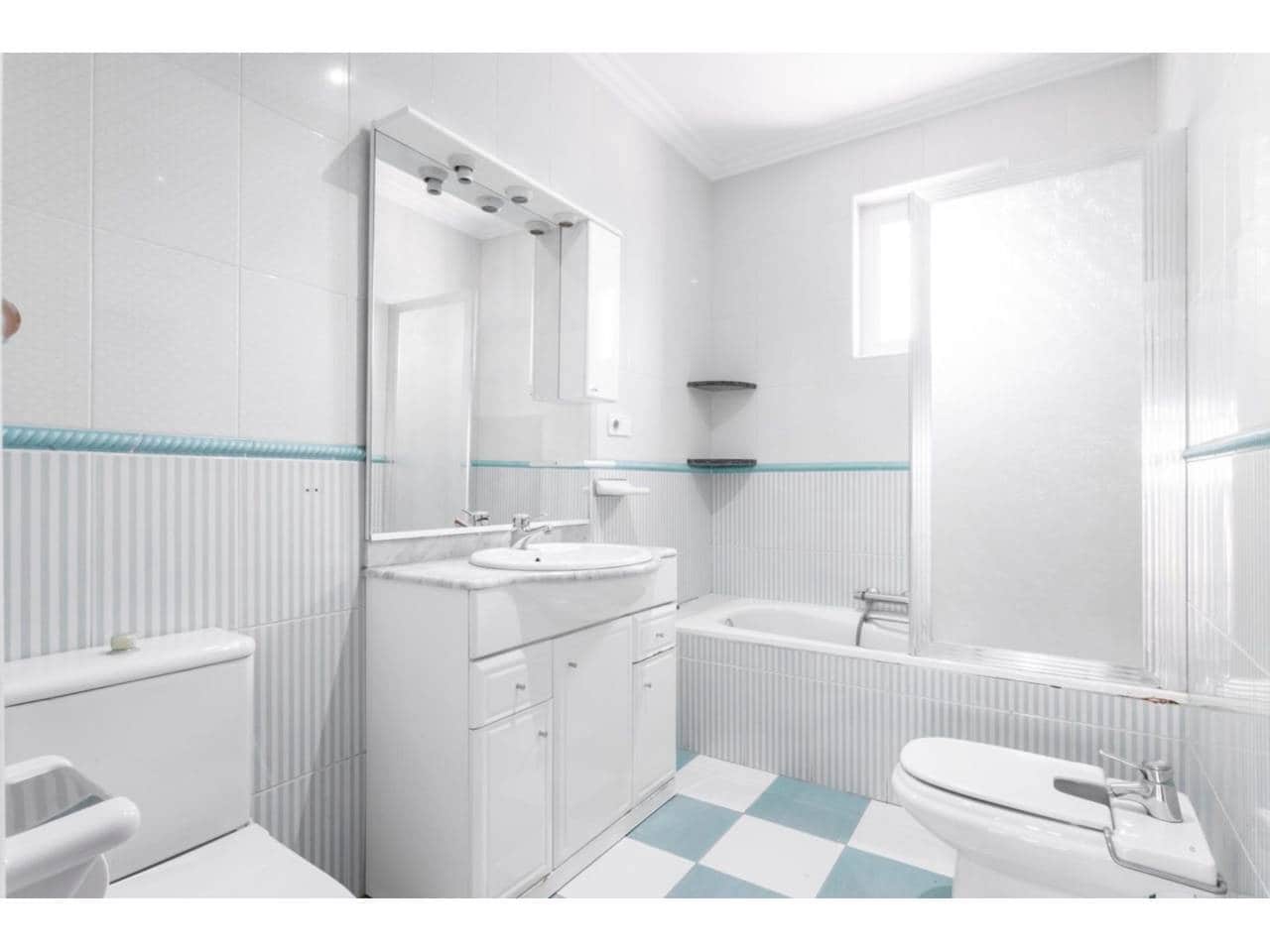 5 slaapkamer Villa te koop in Alicante stad met zwembad garage - € 475.000 (Ref: 9823953)