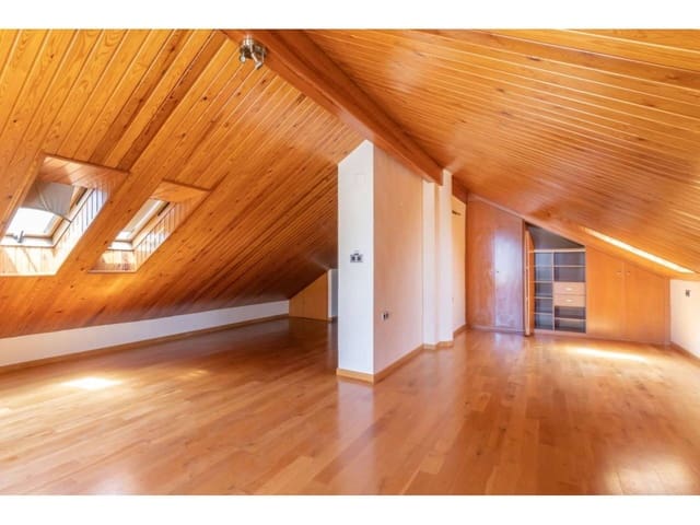 5 slaapkamer Villa te koop in Alicante stad met zwembad garage - € 475.000 (Ref: 9823953)