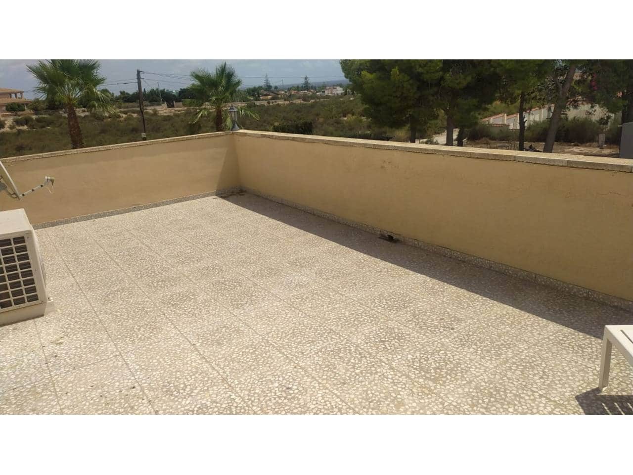 5 slaapkamer Villa te koop in Alicante stad met zwembad garage - € 475.000 (Ref: 9823953)