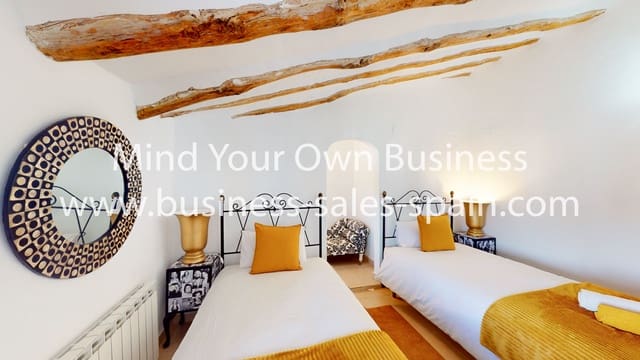 12 bedroom Guesthouse/B & B for sale in Granada city with pool garage - € 1,250,000 (Ref: 8685294)