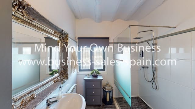 12 bedroom Guesthouse/B & B for sale in Granada city with pool garage - € 1,250,000 (Ref: 8685294)