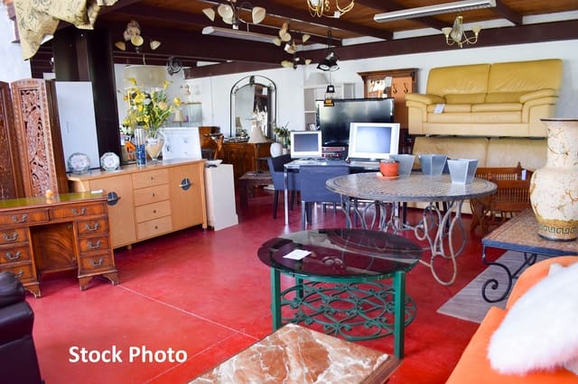 Shop for sale in Fuengirola - € 85,000 (Ref: 8760503)