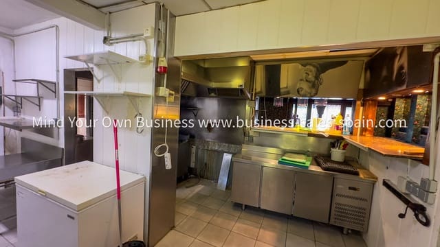 Restaurant/Bar à vendre à Elviria - Cabopino, Marbella - 525 000 € (Ref: 8796539)