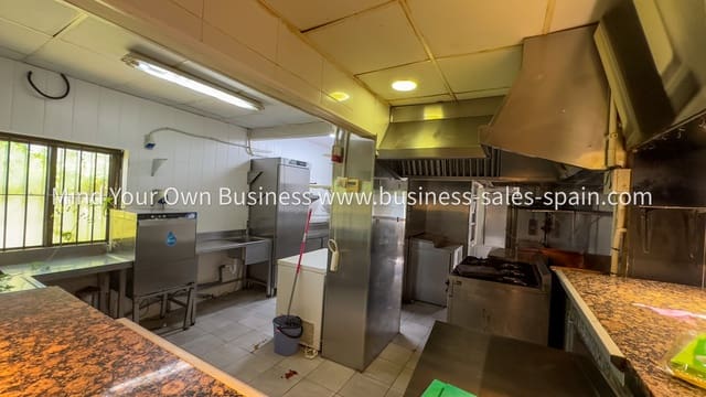 Restaurant/Bar à vendre à Elviria - Cabopino, Marbella - 525 000 € (Ref: 8796539)