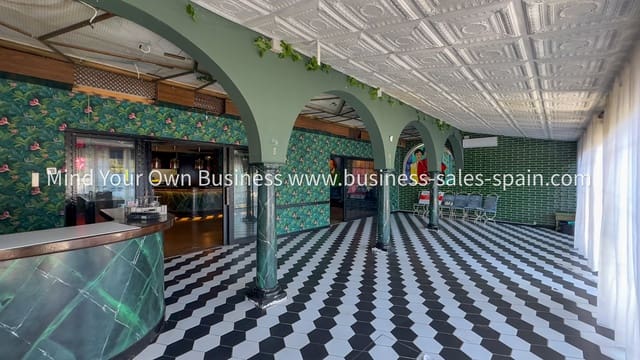 Restaurant/Bar à vendre à Elviria - Cabopino, Marbella - 525 000 € (Ref: 8796539)