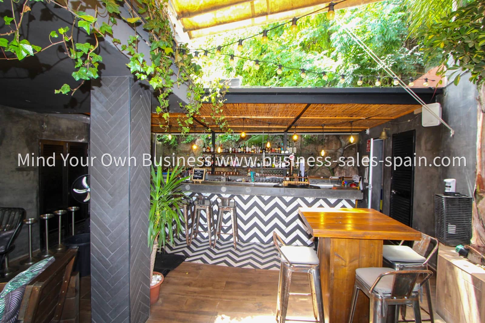 Restaurant/Bar til salgs i Nueva Andalucia - € 500 000 (Ref: 8847801)