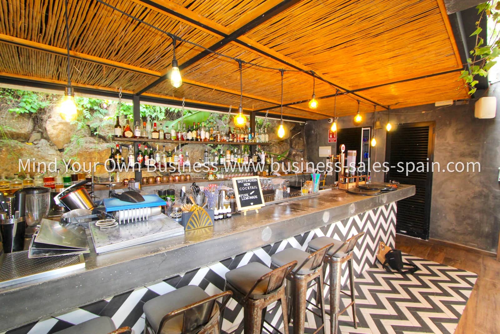 Restaurant/Bar til salgs i Nueva Andalucia - € 500 000 (Ref: 8847801)