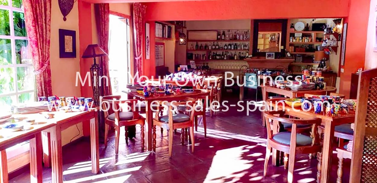 Hotell til salgs i Marbella med svømmebasseng - € 1 950 000 (Ref: 8855564)