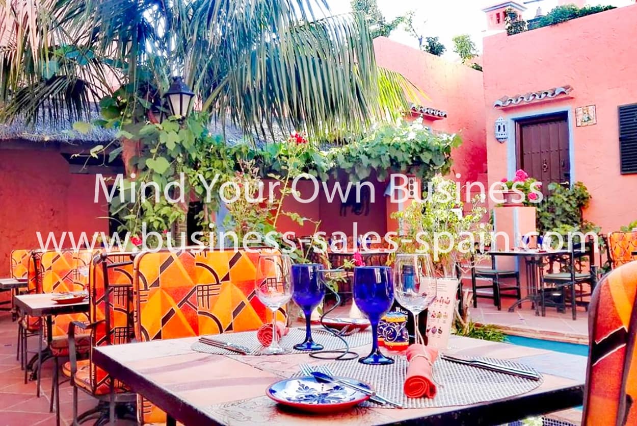 Hotell til salgs i Marbella med svømmebasseng - € 1 950 000 (Ref: 8855564)