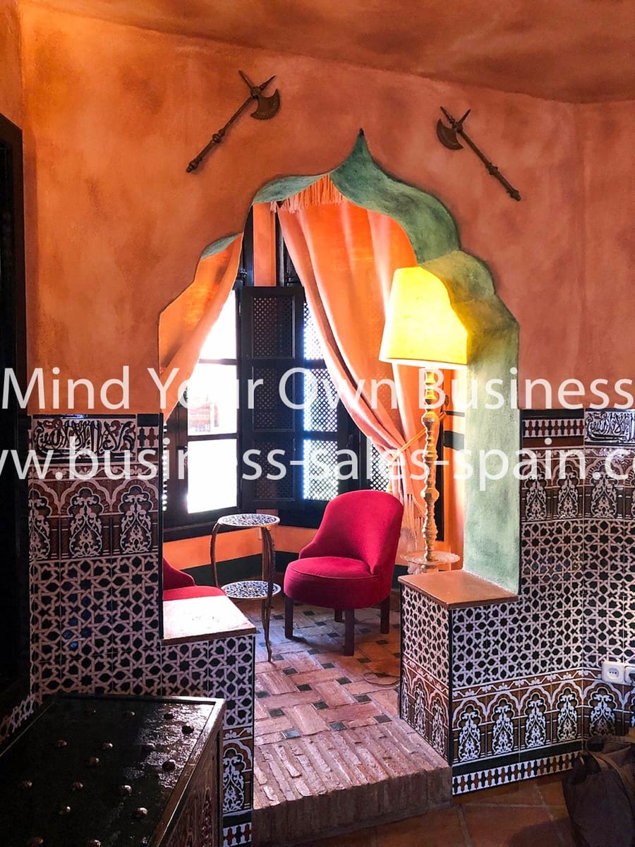 Hotell til salgs i Marbella med svømmebasseng - € 1 950 000 (Ref: 8855564)