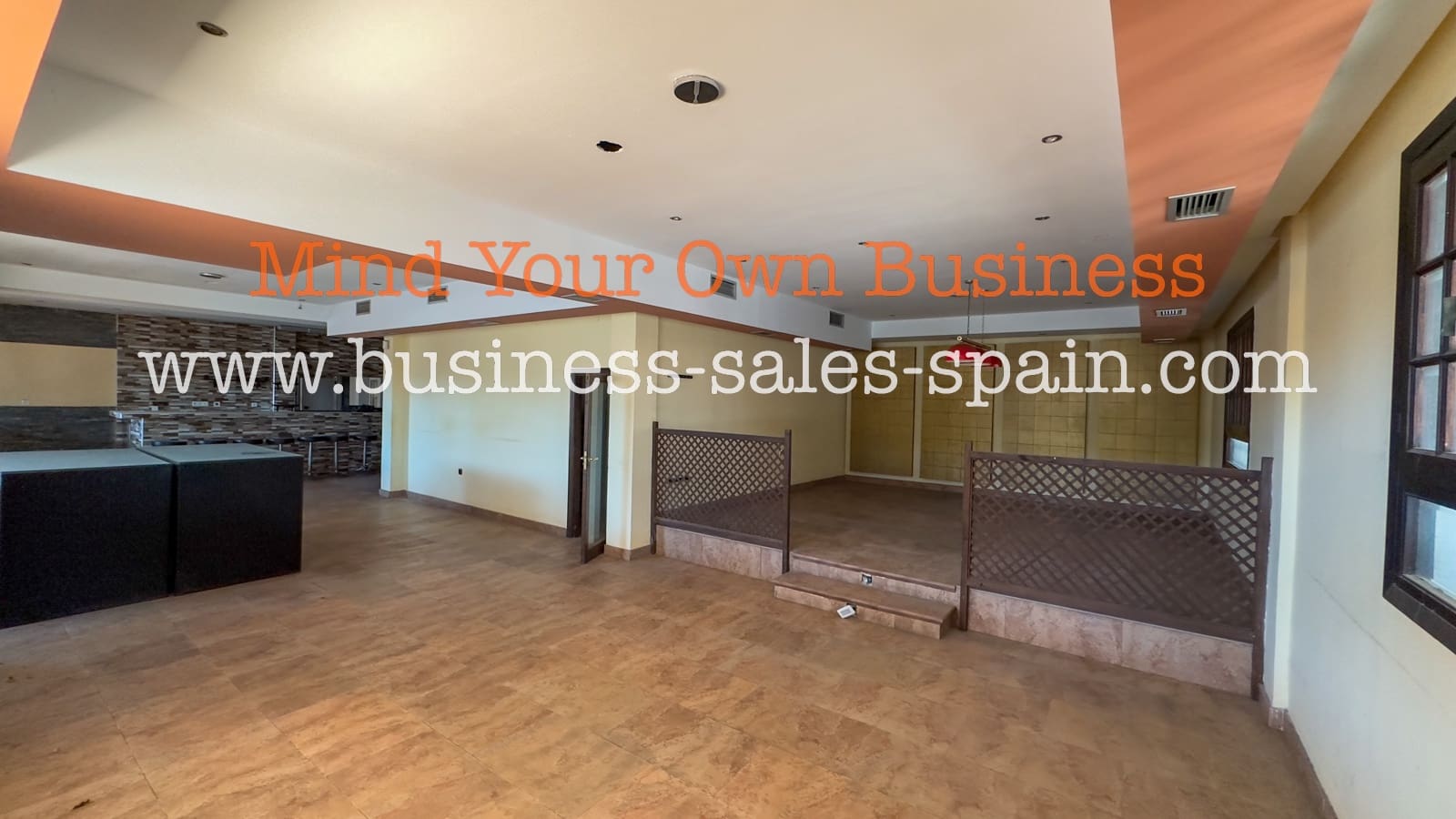 Commercial for rent in Calahonda with garage - € 5,500 (Ref: 9000277)