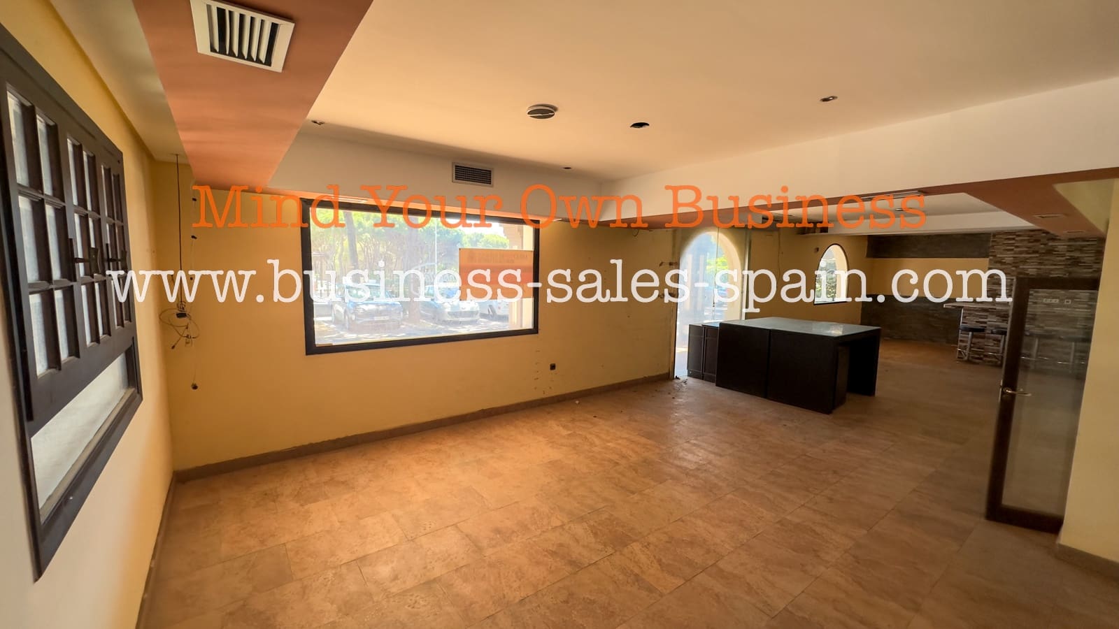 Commercial for rent in Calahonda with garage - € 5,500 (Ref: 9000277)