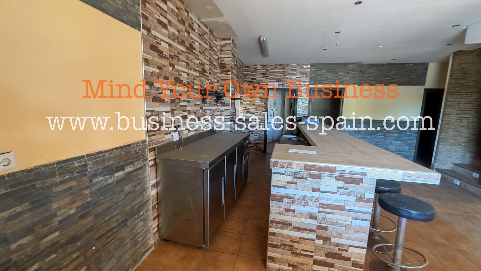 Commercial for rent in Calahonda with garage - € 5,500 (Ref: 9000277)