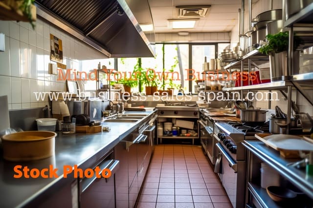 Restaurant/Bar til salgs i Torremolinos - € 200 000 (Ref: 9349775)