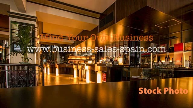 Restaurant/Bar til salgs i Torremolinos - € 200 000 (Ref: 9349775)