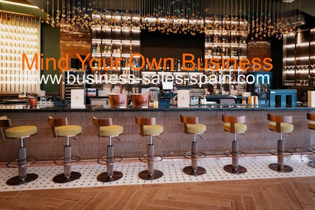 Business for sale in Nueva Andalucia, Marbella - € 700,000 (Ref: 9478912)