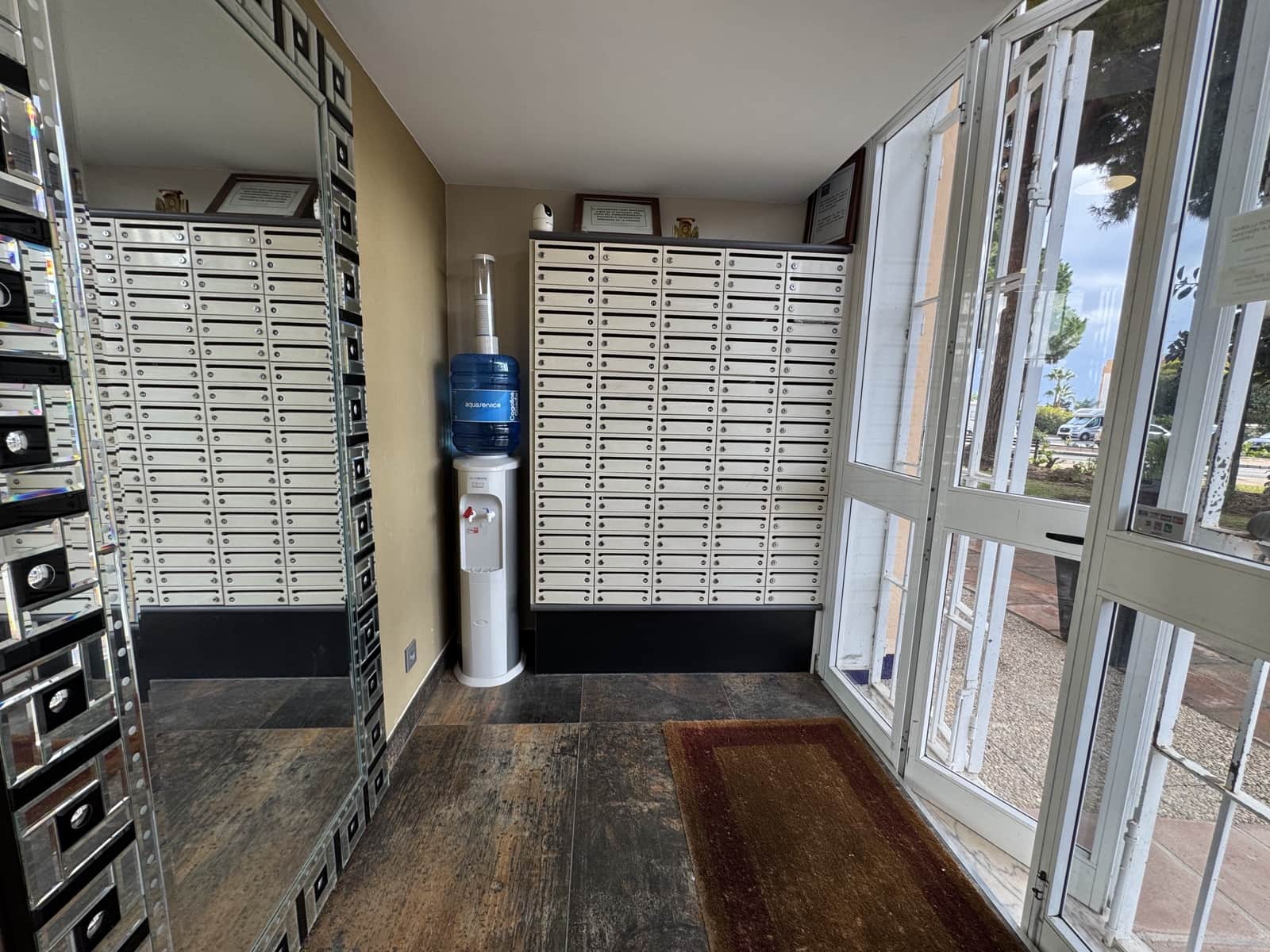 Kommersiell til salgs i Estepona - € 450 000 (Ref: 9694141)