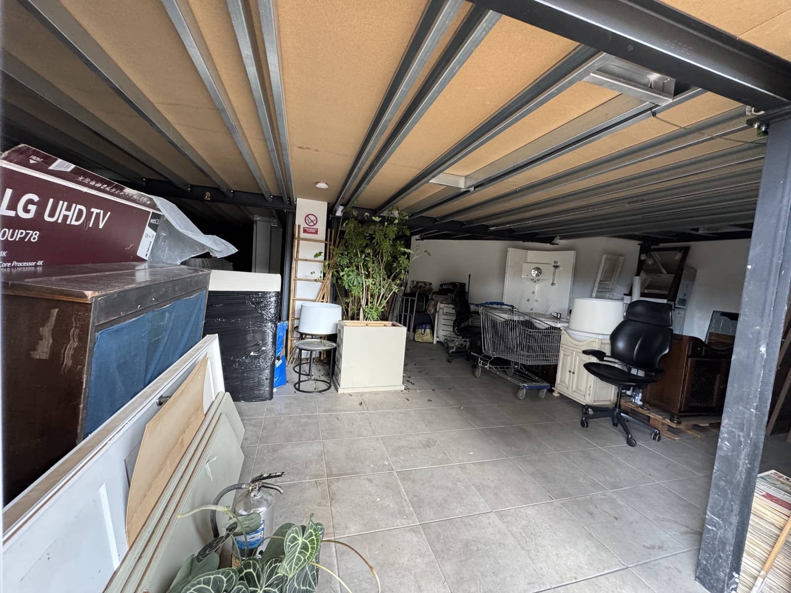 Kommersiell til salgs i Estepona - € 450 000 (Ref: 9694141)