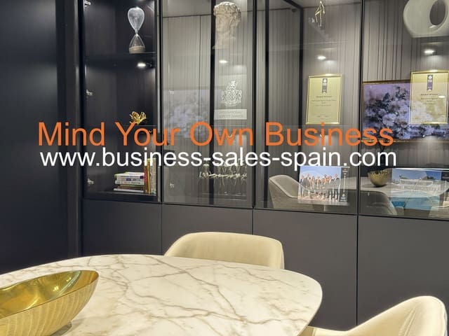 Kommersiell til salgs i Sotogrande, San Roque - € 650 000 (Ref: 9694145)