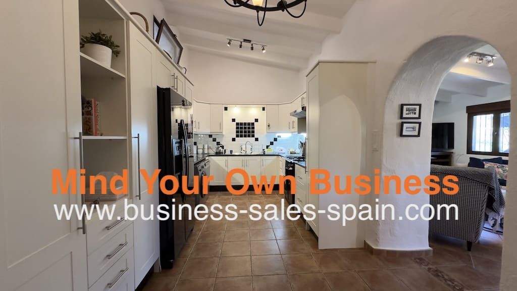 2 soverom Bedrift til salgs i Malaga by med svømmebasseng garasje - € 725 000 (Ref: 9948803)