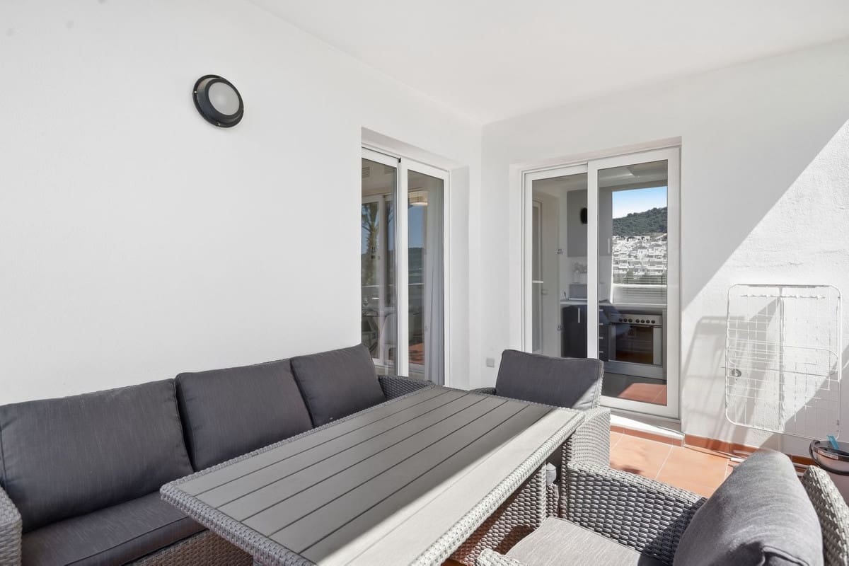 2 bedroom Apartment for sale in Estepona with pool garage - € 299,000 (Ref: 10120662)