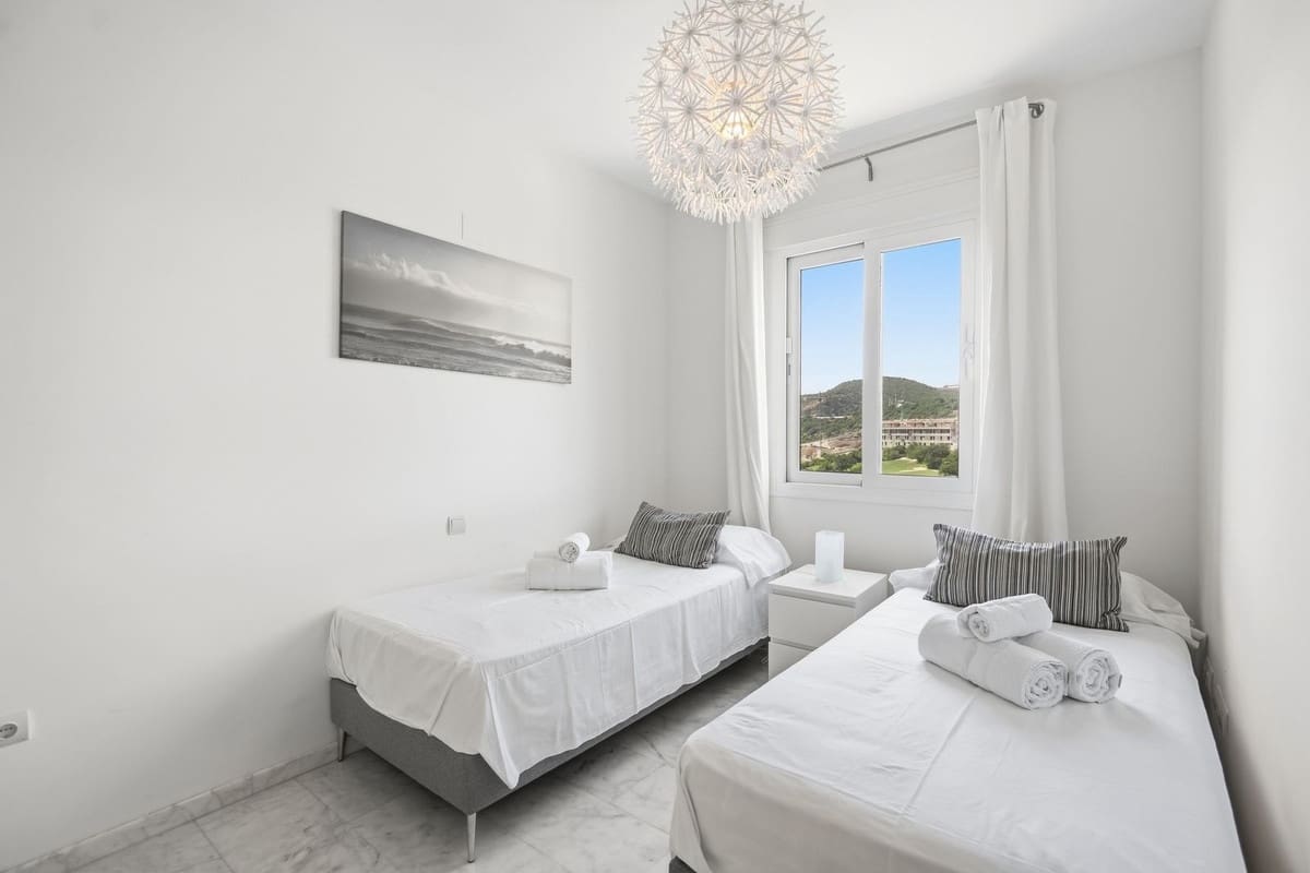 2 bedroom Apartment for sale in Estepona with pool garage - € 299,000 (Ref: 10120662)