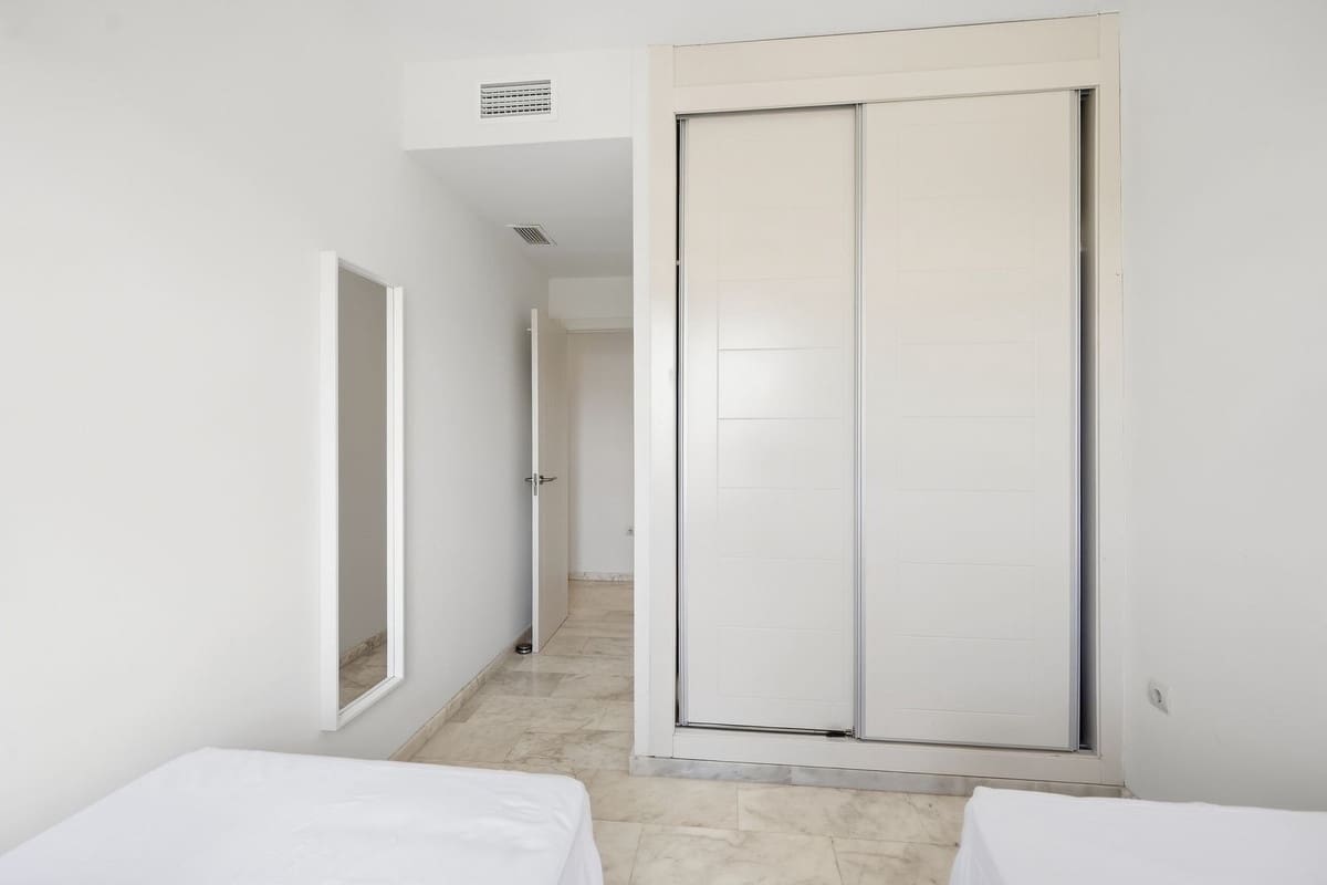 2 bedroom Apartment for sale in Estepona with pool garage - € 299,000 (Ref: 10120662)