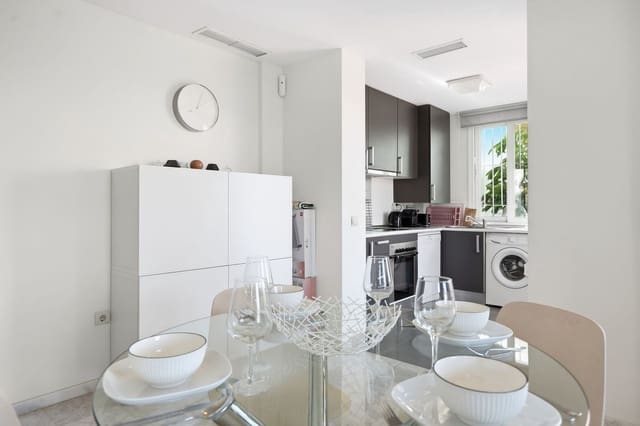 Apartamento de 2 habitaciones en Estepona en venta con piscina garaje - 299.000 € (Ref: 10120662)