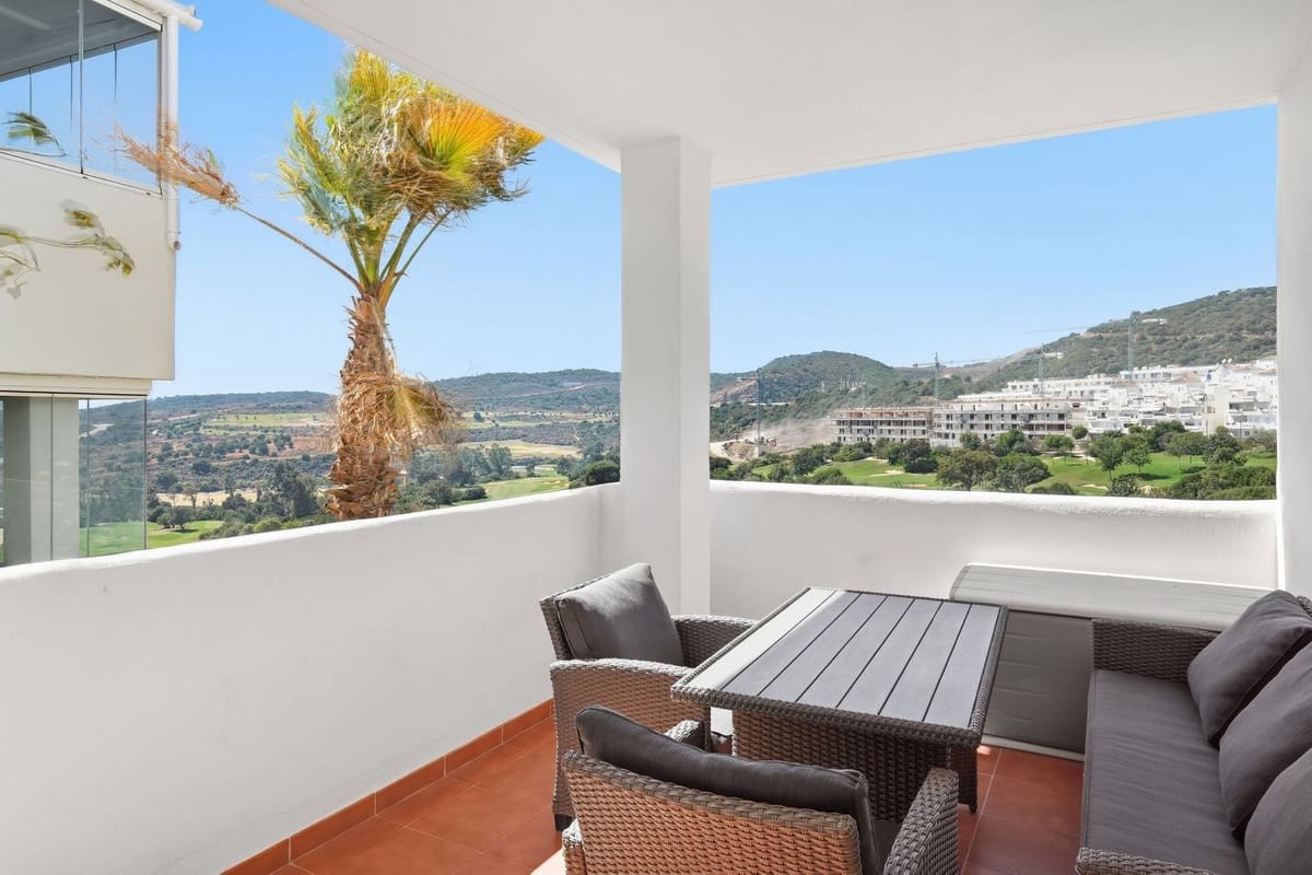 2 bedroom Apartment for sale in Estepona with pool garage - € 299,000 (Ref: 10120662)
