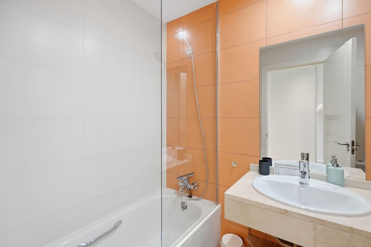 2 bedroom Apartment for sale in Estepona with pool garage - € 299,000 (Ref: 10120662)