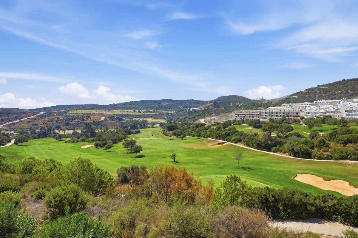 2 bedroom Apartment for sale in Estepona with pool garage - € 299,000 (Ref: 10120662)