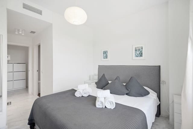 Apartamento de 2 habitaciones en Estepona en venta con piscina garaje - 299.000 € (Ref: 10120662)