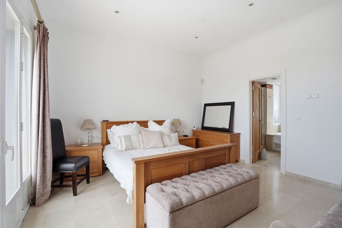 4 Zimmer Villa zu verkaufen in Golden Mile mit Pool Garage - 1.400.000 € (Ref: 10120665)