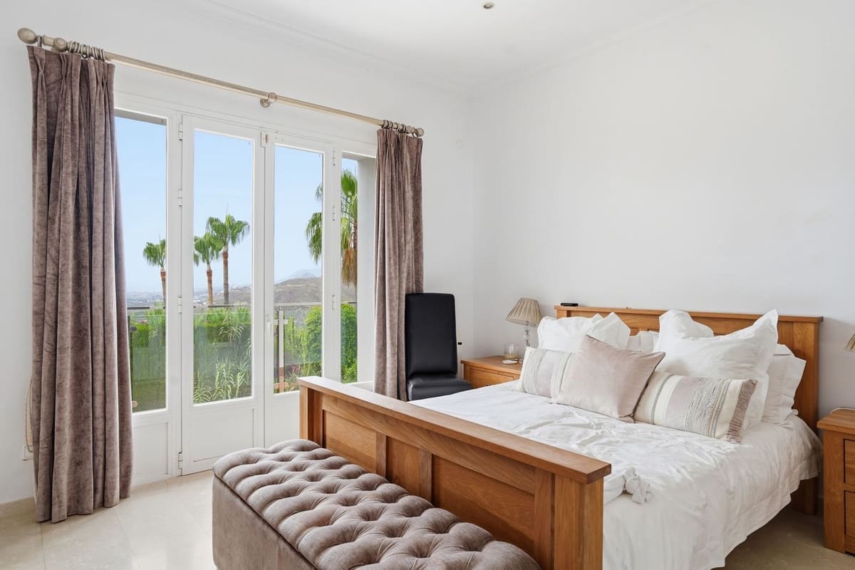 4 Zimmer Villa zu verkaufen in Golden Mile mit Pool Garage - 1.400.000 € (Ref: 10120665)