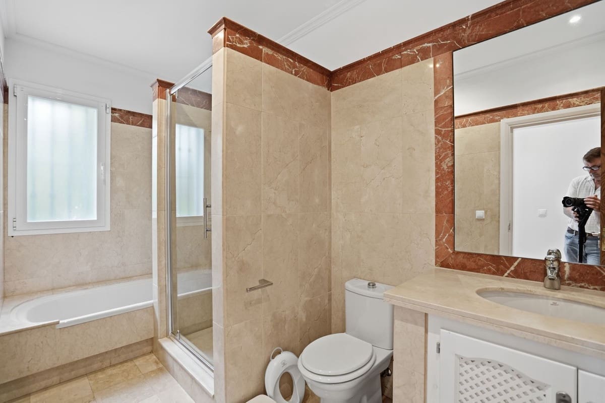4 Zimmer Villa zu verkaufen in Golden Mile mit Pool Garage - 1.400.000 € (Ref: 10120665)